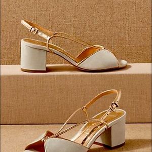 Perfect except scuffed sole. Fit like a 7. Color grey blue.